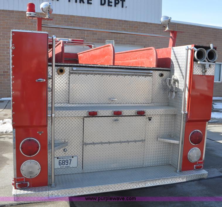 image for item G6415 1982 Ford F800 fire truck