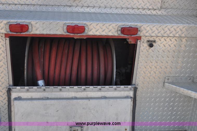 image for item G6415 1982 Ford F800 fire truck