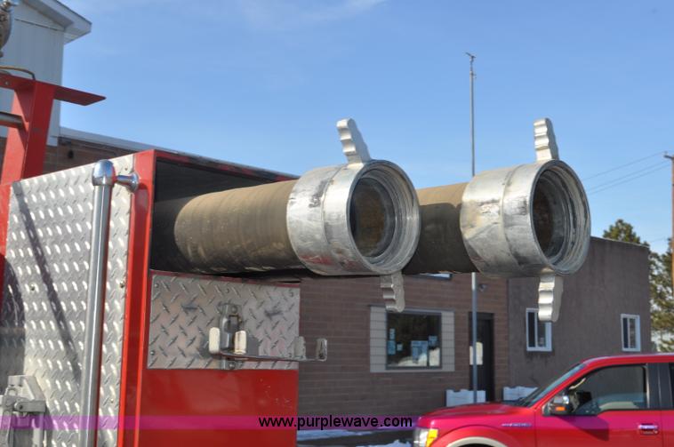 image for item G6415 1982 Ford F800 fire truck