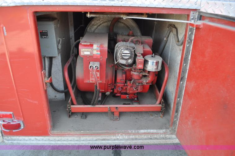 image for item G6415 1982 Ford F800 fire truck