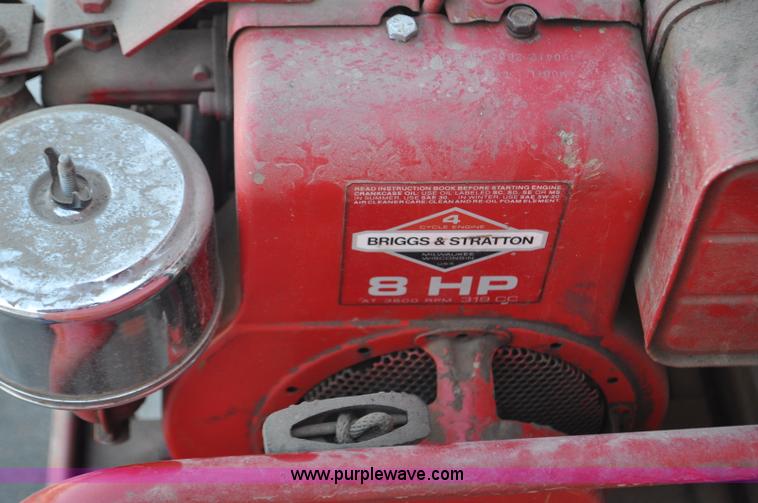 image for item G6415 1982 Ford F800 fire truck