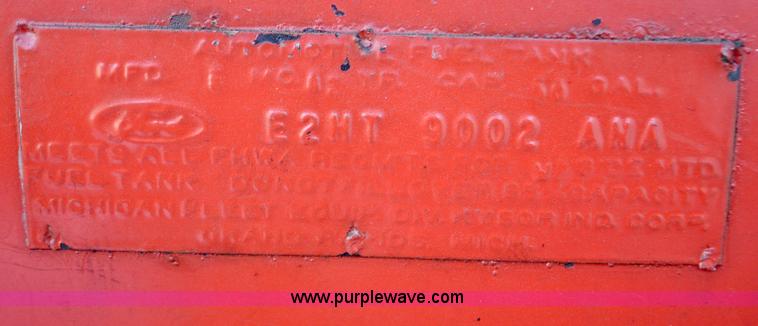 image for item G6415 1982 Ford F800 fire truck