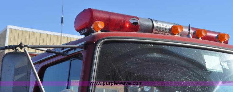 image for item G6415 1982 Ford F800 fire truck