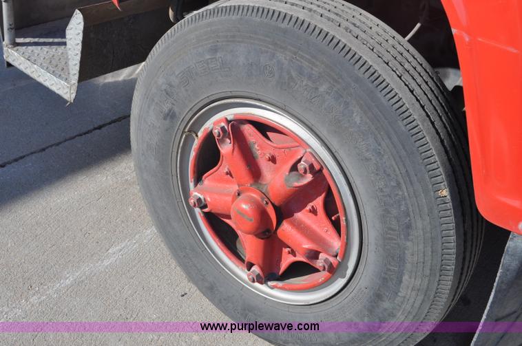 image for item G6415 1982 Ford F800 fire truck