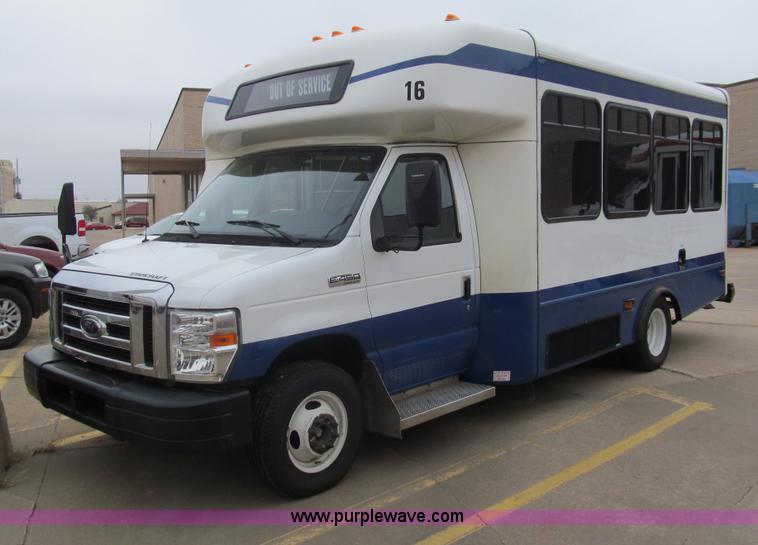 image for item G9517 2009 Ford E450 Starcraft transfit bus