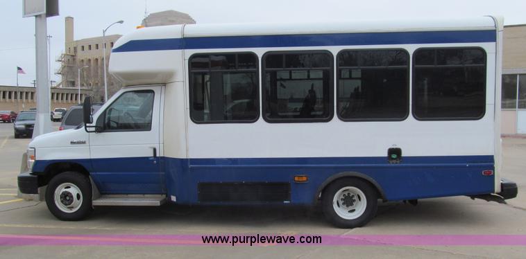 image for item G9517 2009 Ford E450 Starcraft transfit bus