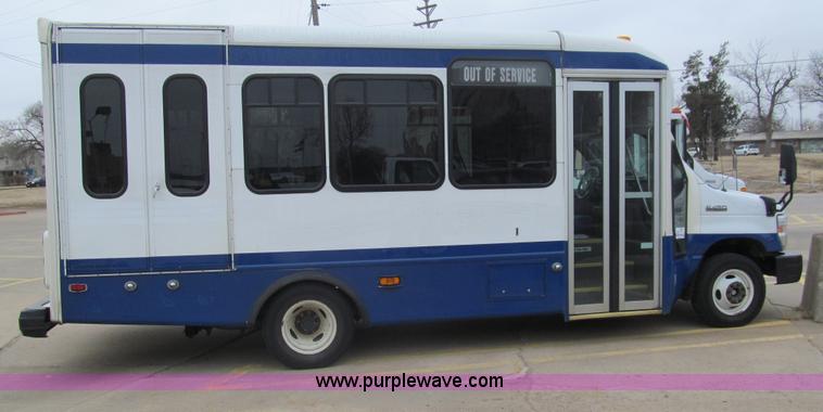 image for item G9517 2009 Ford E450 Starcraft transfit bus