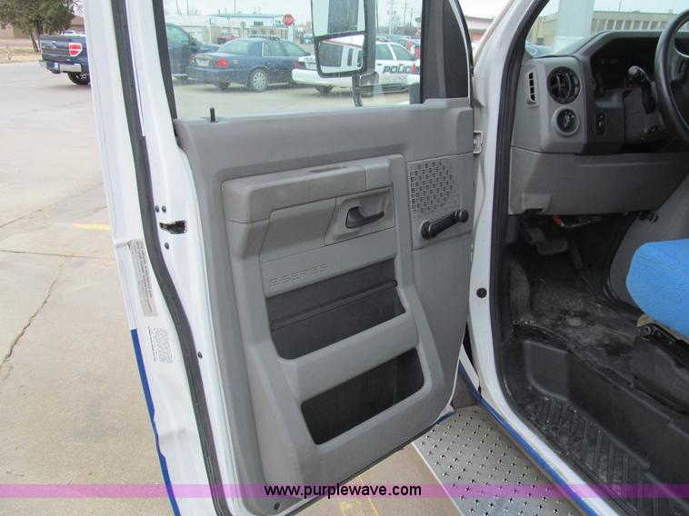 image for item G9517 2009 Ford E450 Starcraft transfit bus