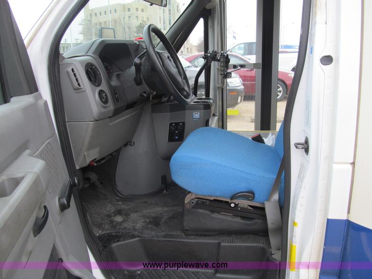 image for item G9517 2009 Ford E450 Starcraft transfit bus