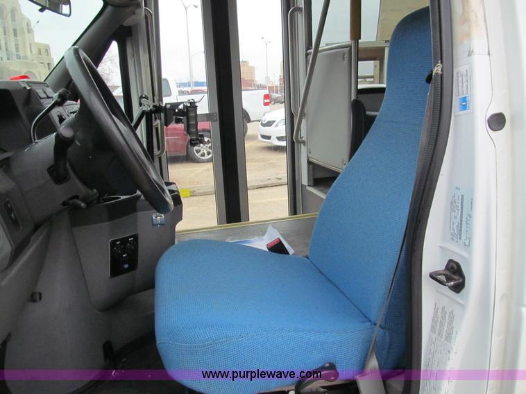 image for item G9517 2009 Ford E450 Starcraft transfit bus