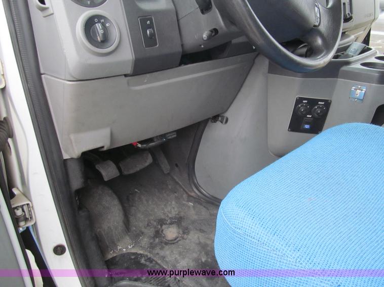 image for item G9517 2009 Ford E450 Starcraft transfit bus