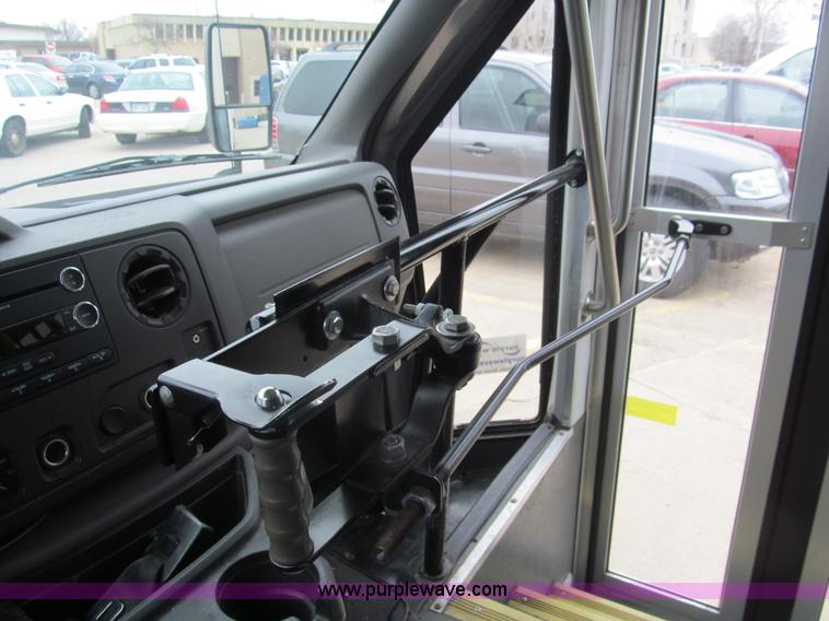 image for item G9517 2009 Ford E450 Starcraft transfit bus