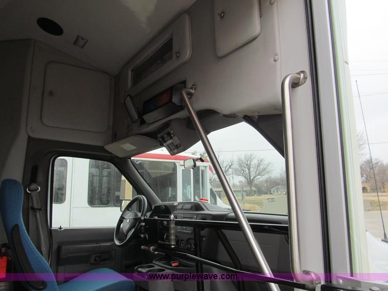 image for item G9517 2009 Ford E450 Starcraft transfit bus