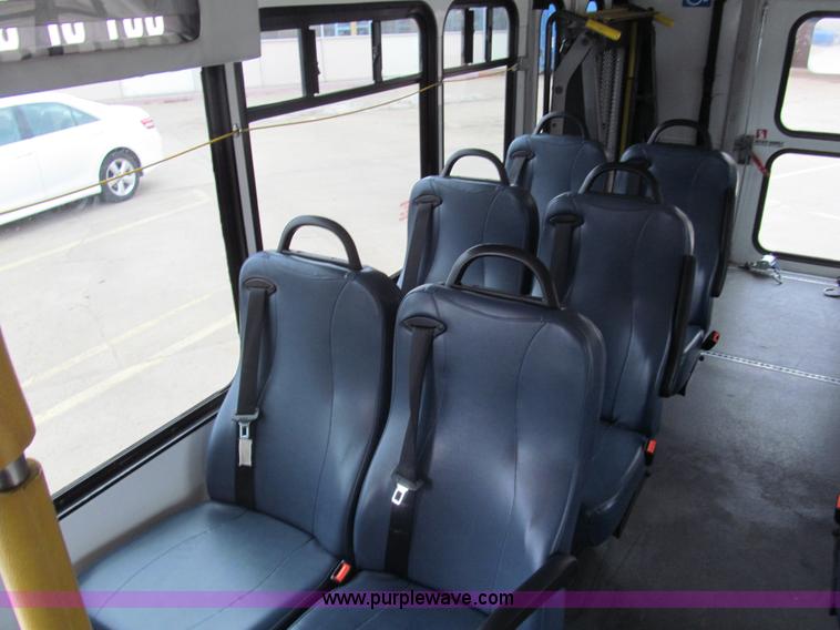 image for item G9517 2009 Ford E450 Starcraft transfit bus