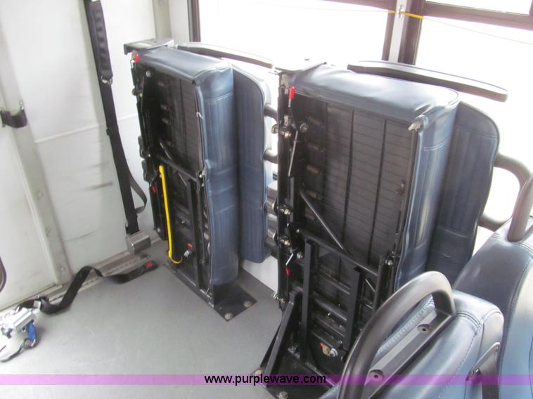 image for item G9517 2009 Ford E450 Starcraft transfit bus