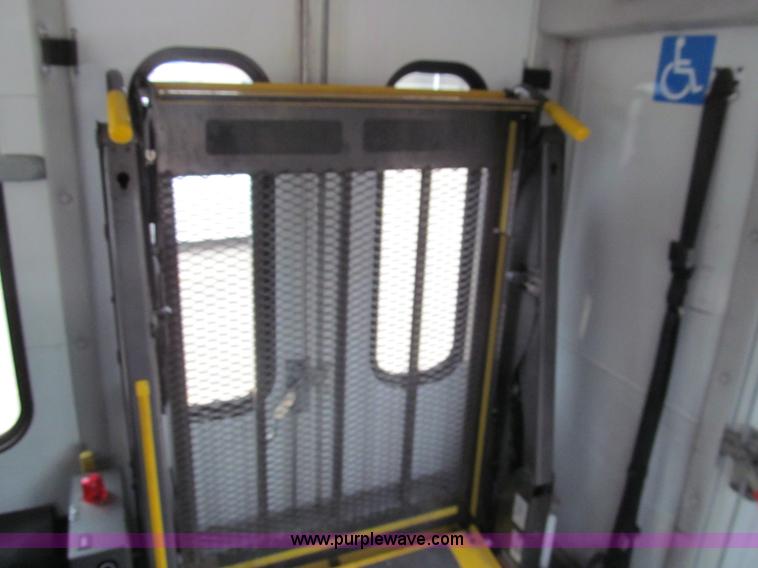 image for item G9517 2009 Ford E450 Starcraft transfit bus