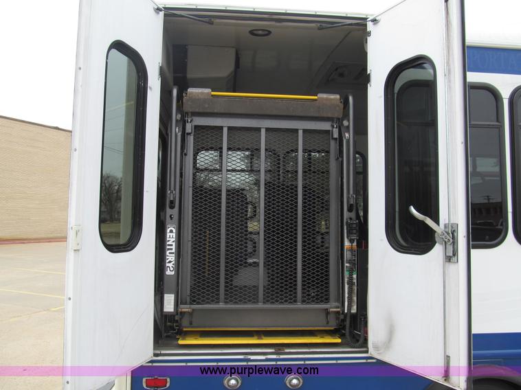 image for item G9517 2009 Ford E450 Starcraft transfit bus