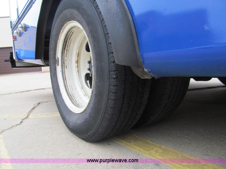 image for item G9517 2009 Ford E450 Starcraft transfit bus