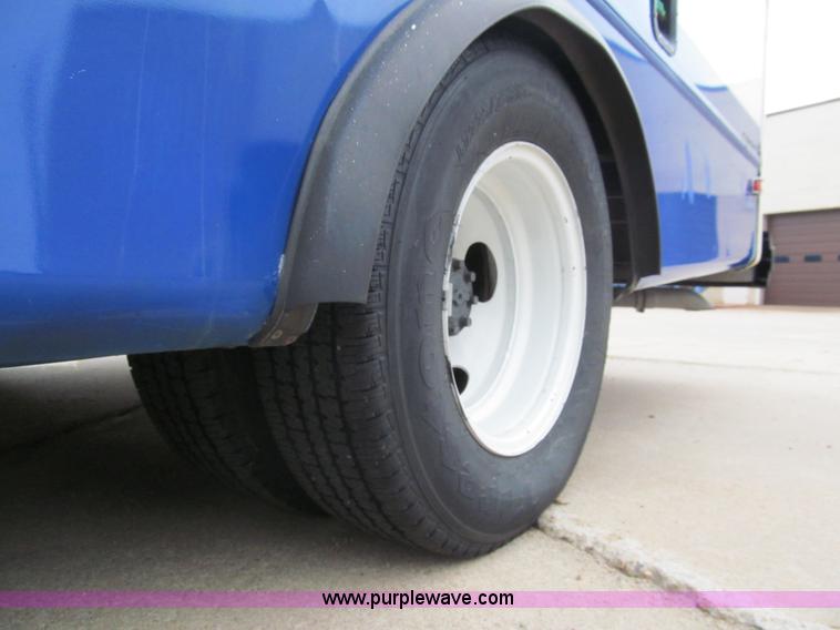 image for item G9517 2009 Ford E450 Starcraft transfit bus