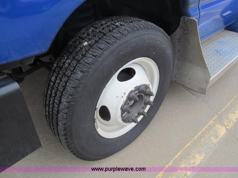 image for item G9517 2009 Ford E450 Starcraft transfit bus