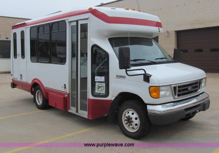 image for item G9518 2006 Ford E350 Super Duty Eldorado transit bus