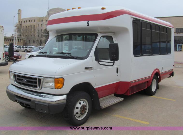 image for item G9518 2006 Ford E350 Super Duty Eldorado transit bus