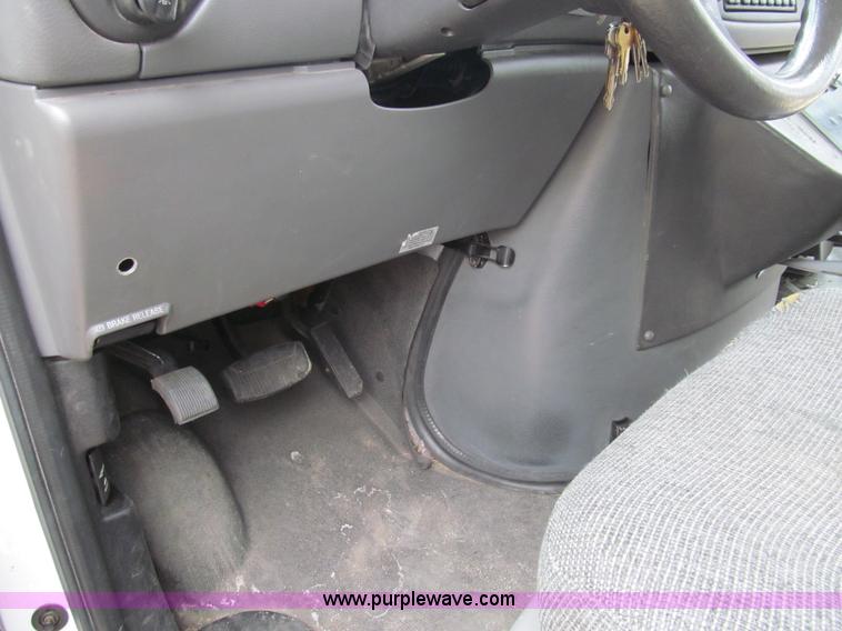 image for item G9518 2006 Ford E350 Super Duty Eldorado transit bus