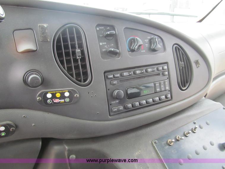 image for item G9518 2006 Ford E350 Super Duty Eldorado transit bus