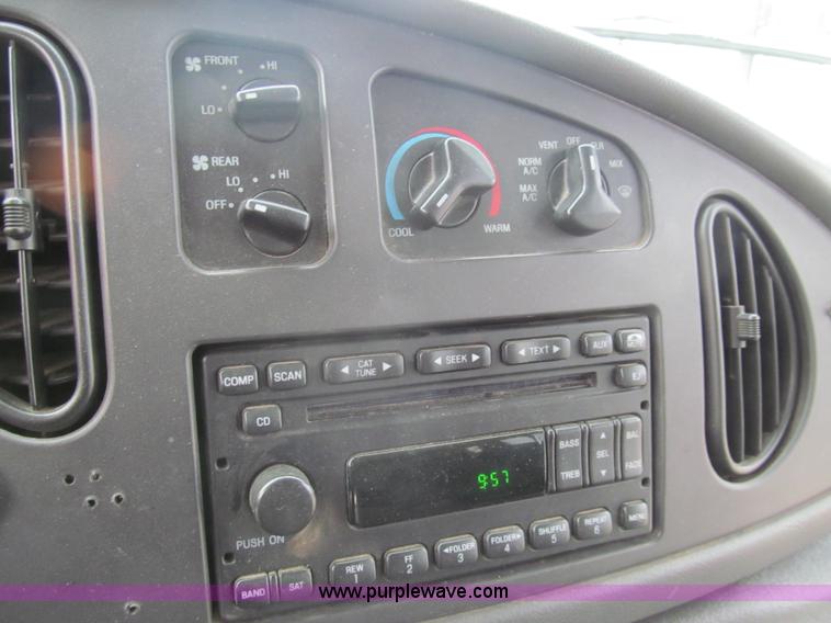 image for item G9518 2006 Ford E350 Super Duty Eldorado transit bus