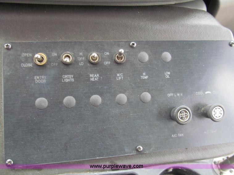 image for item G9518 2006 Ford E350 Super Duty Eldorado transit bus