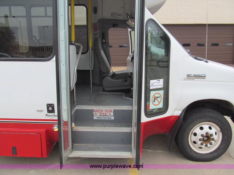 image for item G9518 2006 Ford E350 Super Duty Eldorado transit bus