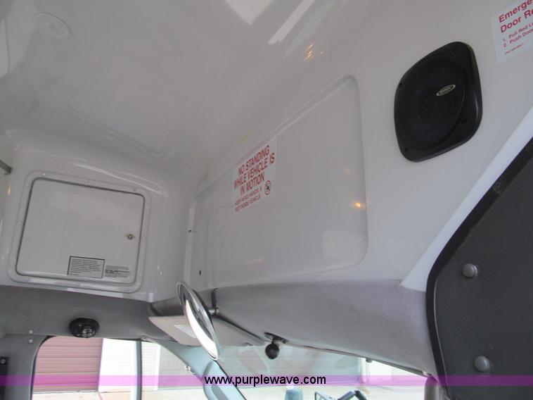 image for item G9518 2006 Ford E350 Super Duty Eldorado transit bus