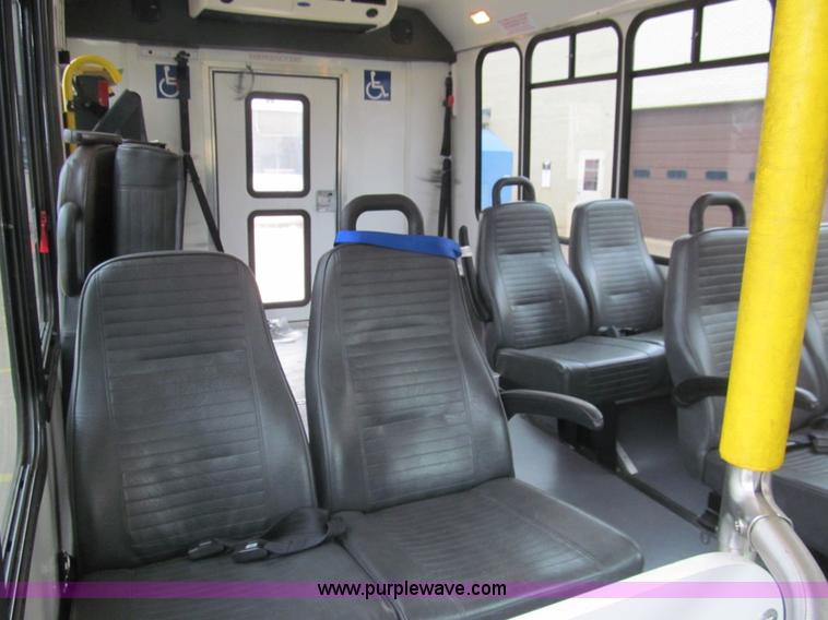 image for item G9518 2006 Ford E350 Super Duty Eldorado transit bus