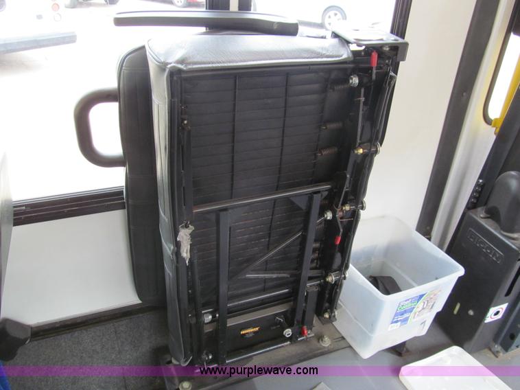 image for item G9518 2006 Ford E350 Super Duty Eldorado transit bus