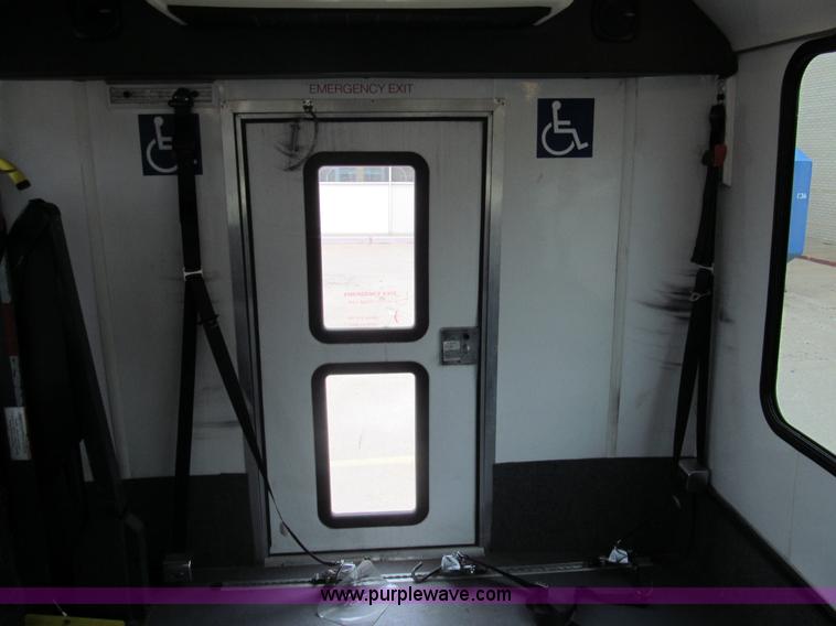 image for item G9518 2006 Ford E350 Super Duty Eldorado transit bus