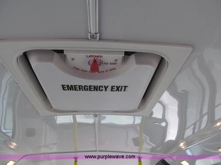 image for item G9518 2006 Ford E350 Super Duty Eldorado transit bus