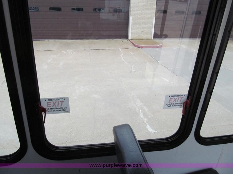 image for item G9518 2006 Ford E350 Super Duty Eldorado transit bus