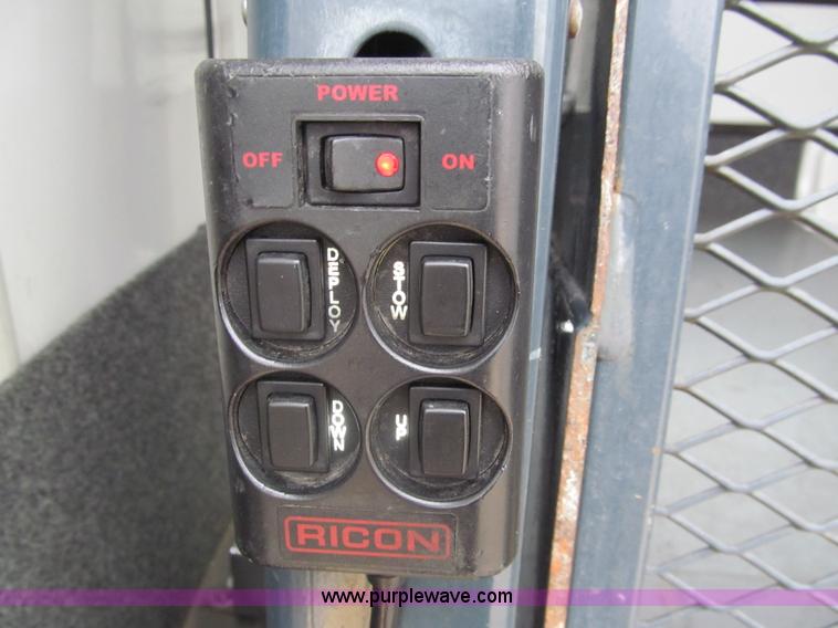 image for item G9518 2006 Ford E350 Super Duty Eldorado transit bus