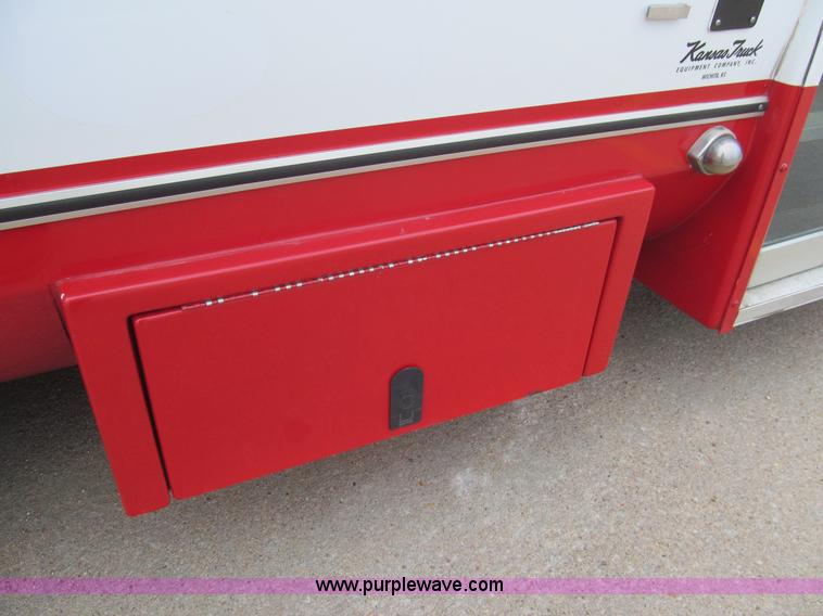 image for item G9518 2006 Ford E350 Super Duty Eldorado transit bus