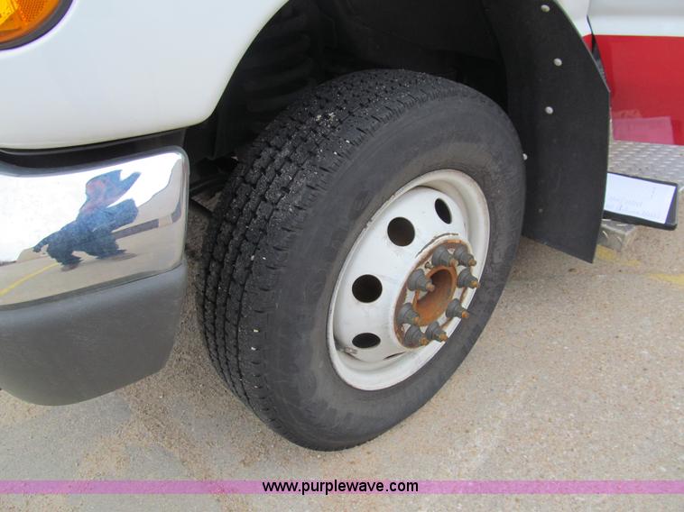 image for item G9518 2006 Ford E350 Super Duty Eldorado transit bus