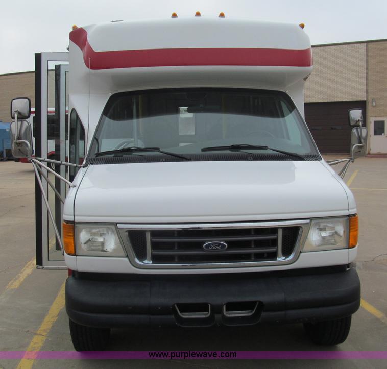 image for item G9519 2005 Ford E350 Super Duty Eldorado transit bus