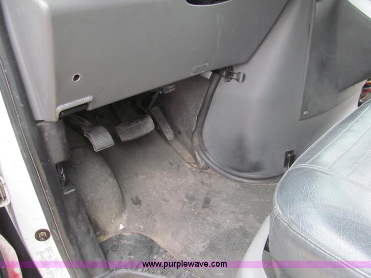 image for item G9519 2005 Ford E350 Super Duty Eldorado transit bus
