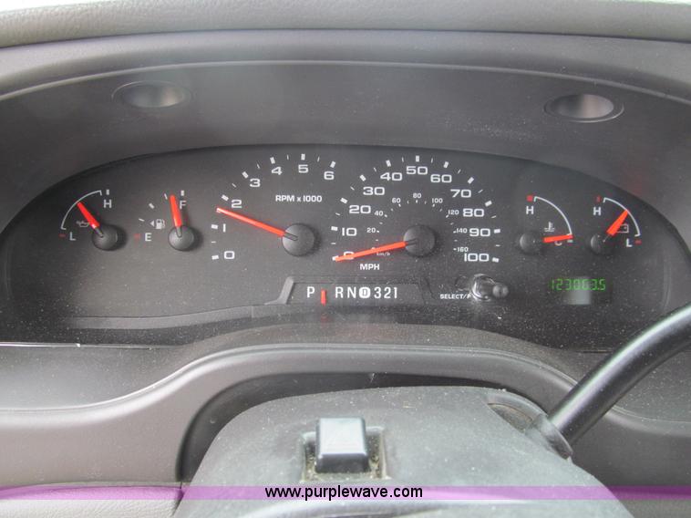 image for item G9519 2005 Ford E350 Super Duty Eldorado transit bus