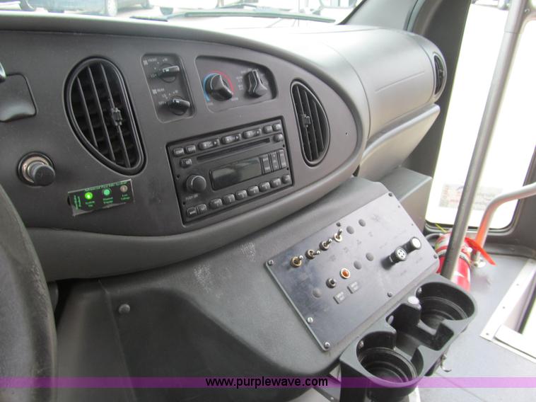 image for item G9519 2005 Ford E350 Super Duty Eldorado transit bus