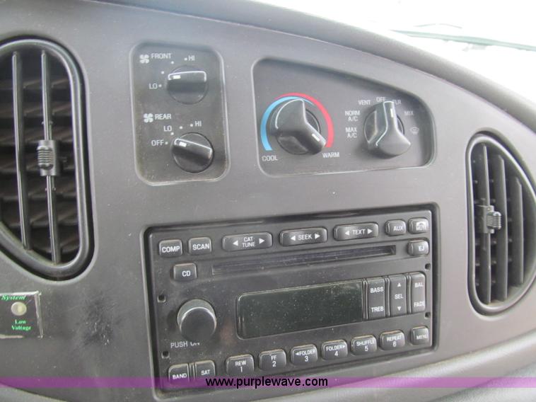 image for item G9519 2005 Ford E350 Super Duty Eldorado transit bus