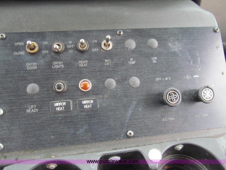 image for item G9519 2005 Ford E350 Super Duty Eldorado transit bus