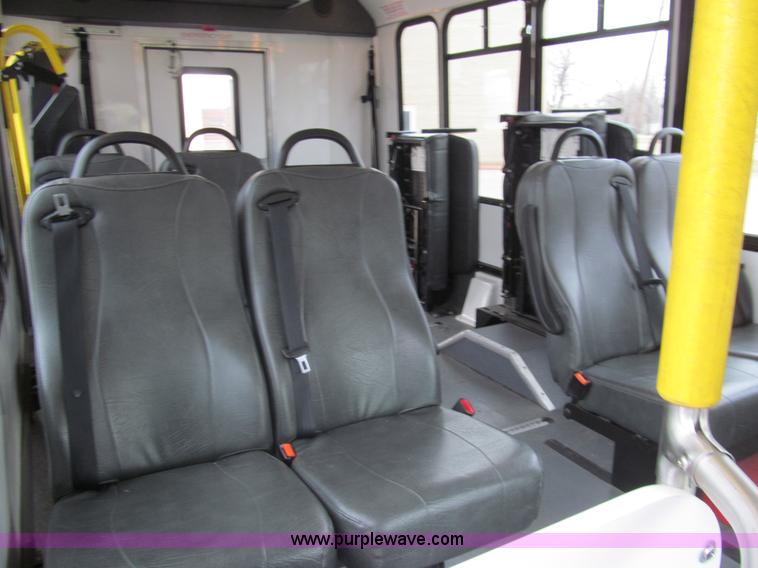 image for item G9519 2005 Ford E350 Super Duty Eldorado transit bus