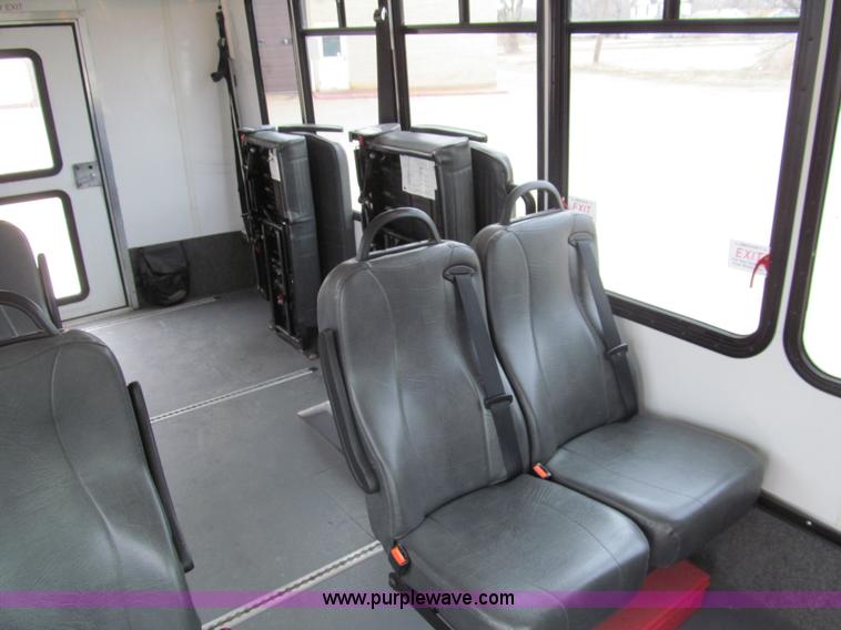 image for item G9519 2005 Ford E350 Super Duty Eldorado transit bus