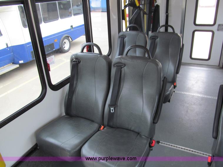 image for item G9519 2005 Ford E350 Super Duty Eldorado transit bus