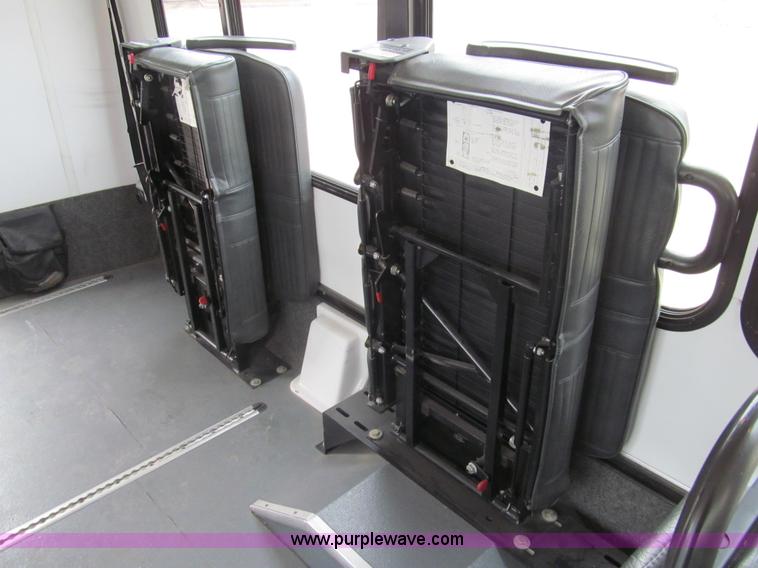 image for item G9519 2005 Ford E350 Super Duty Eldorado transit bus